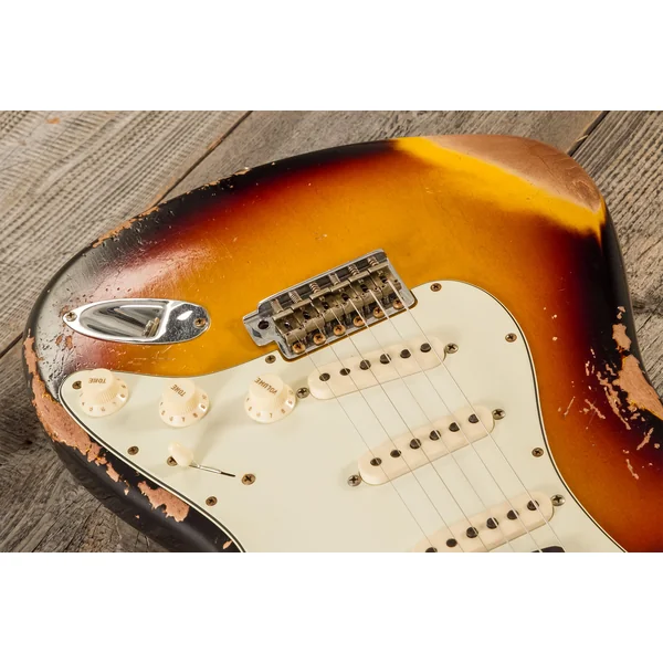 Custom Shop 1960 Stratocaster #CZ578789 - heavy relic 3-color sunburst