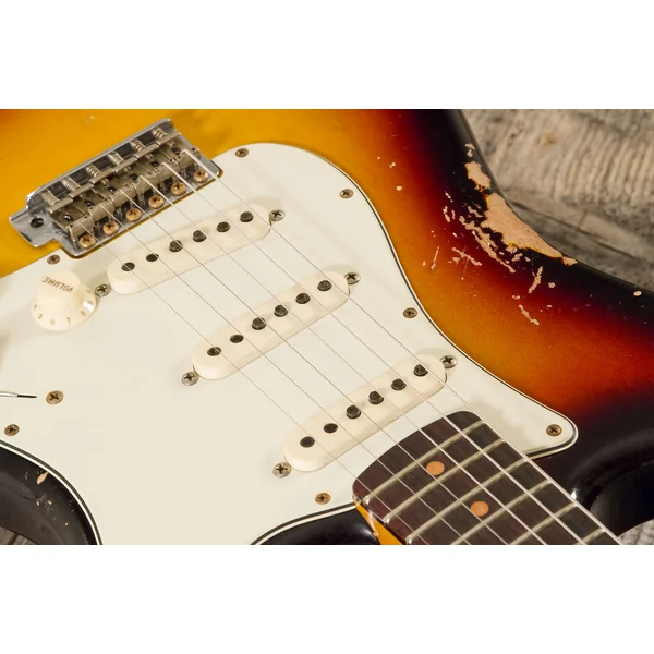 Custom Shop 1960 Stratocaster #CZ578789 - heavy relic 3-color sunburst