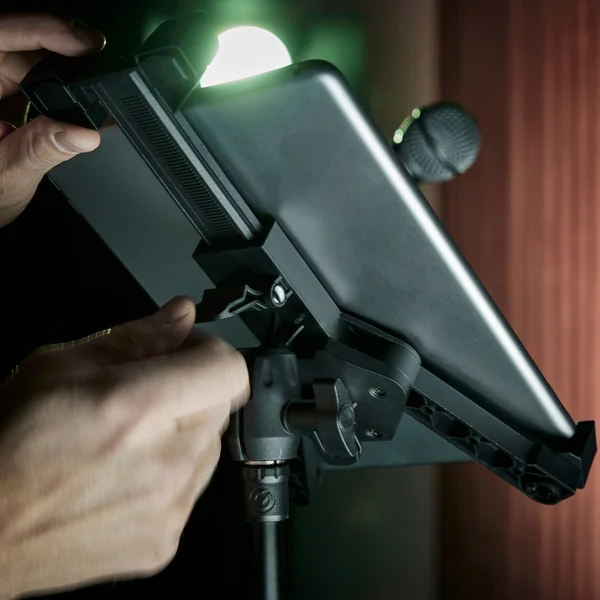 Gravity MA T TH 02 - Universel tablet-holder til montering på stativ til rejsende