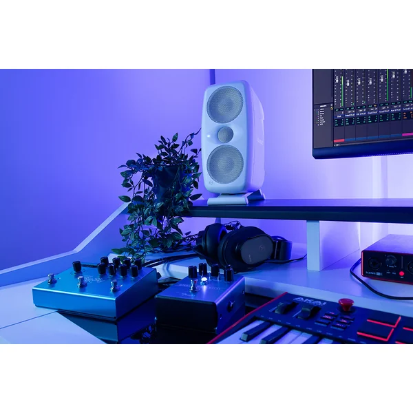 iLoud MTM MKII-WHITE - one piece