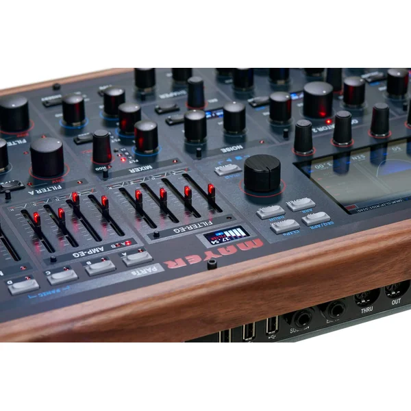 MD900 Desktop Synthesizer
