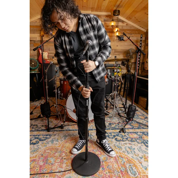 Round base microphone stand